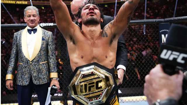 Alexandre Pantoja at UFC 290.